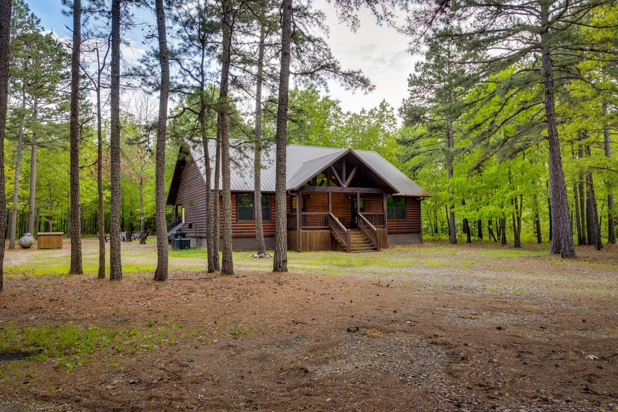 Cross Timbers Cabin On The Grove'S 25-Acres Broken Bow Kültér fotó